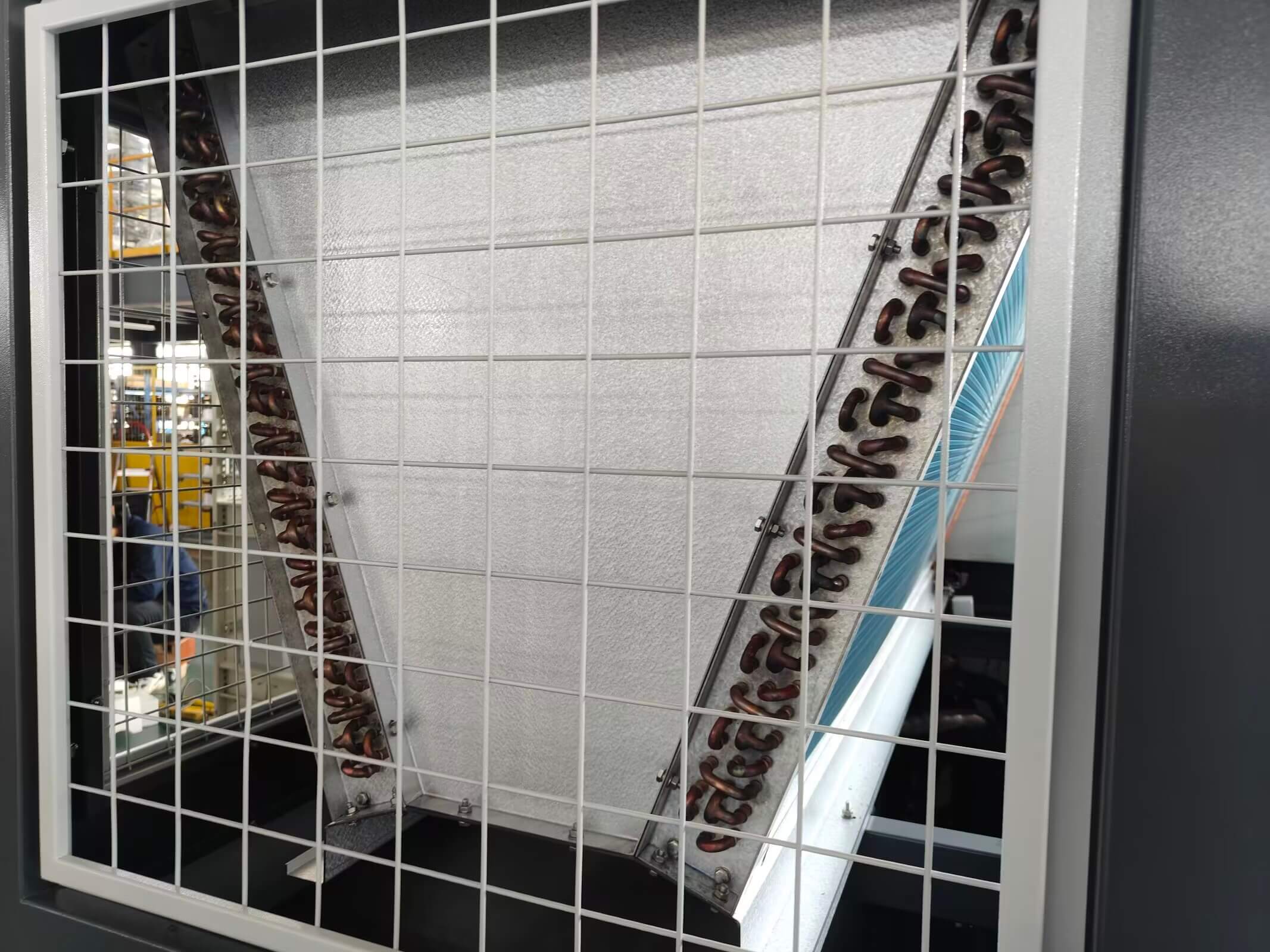 High-efficiency condenser with reinforced 1.0mm copper piping detail