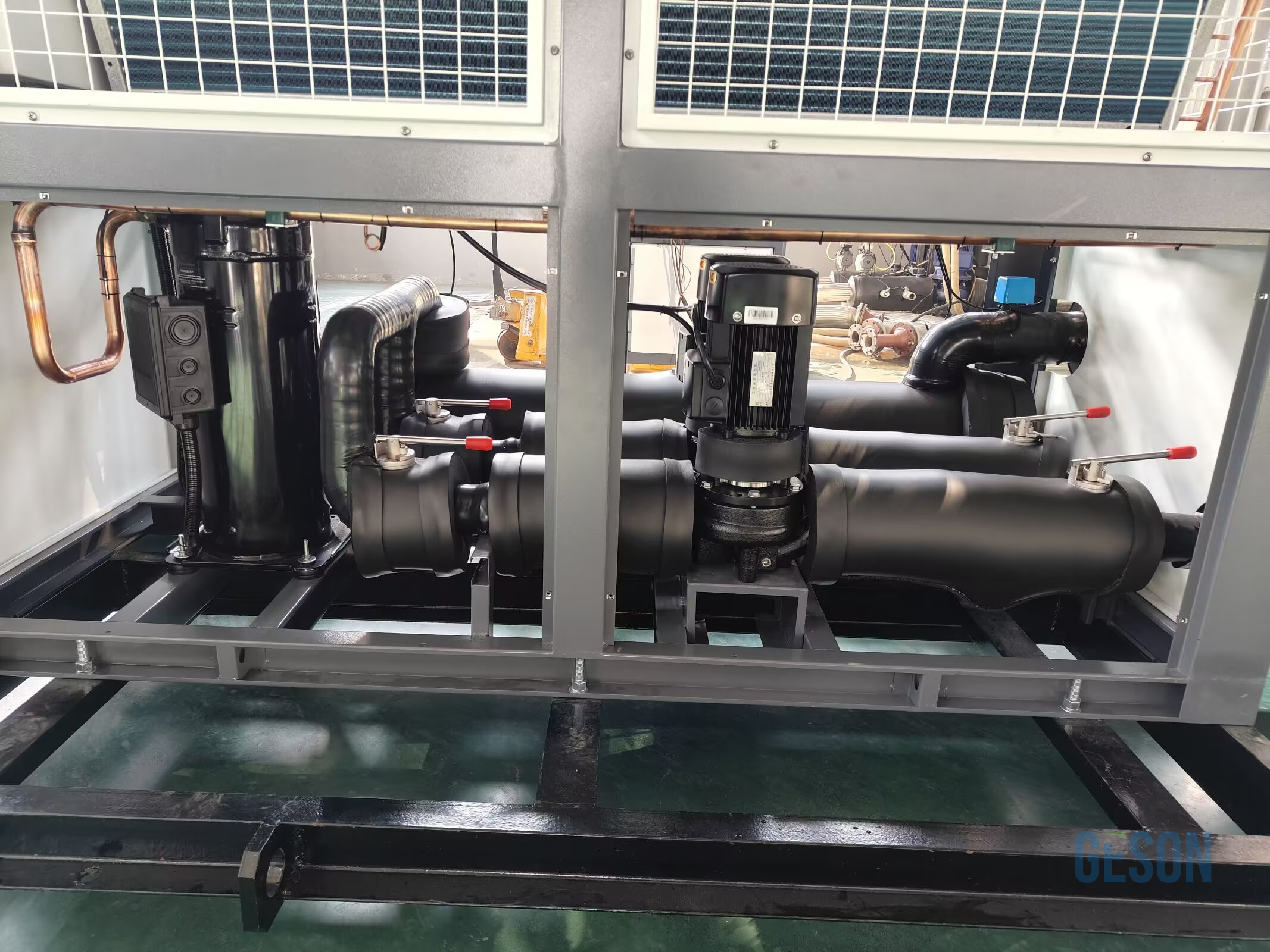 Scroll compressor and evaporator injection molding chiller